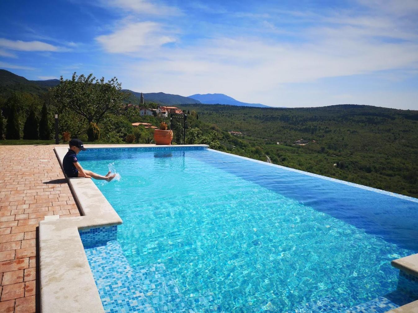 Home Andrea With Infinity Salty Pool Roč 外观 照片